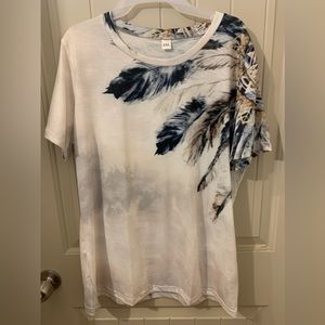 Boho blouse w/ feather pattern